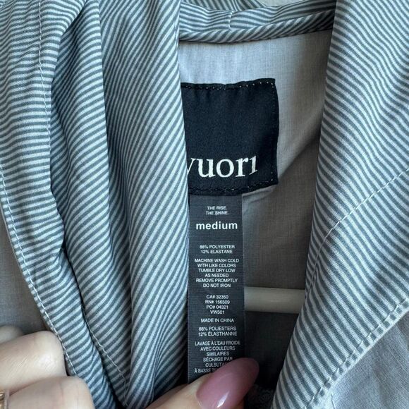 Vuori Light Gray Outdoor Trainer Shell Lightweight Jacket Size Medium VW501 - Picture 2 of 4